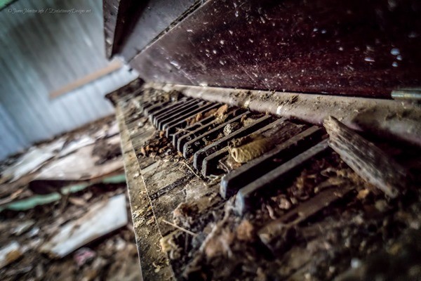 Random Image of the Week #43: Abandoned Upright Piano Found in Southern Kansas