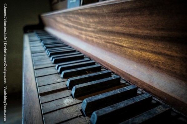 Random Picture of the Week #63: If These Keys Could Sing – Crownover Chapel