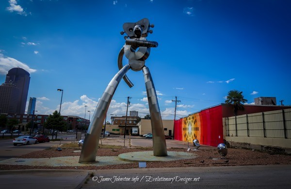 Random Picture of the Week #21: The Traveling Man Statue in Deep Ellum, Dallas, Texas