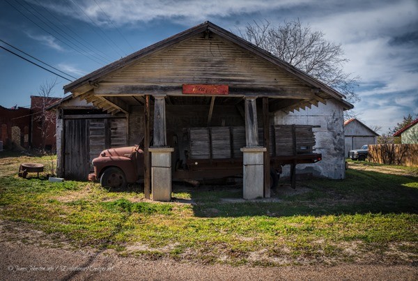 Random Picture of Week #12: Abandoned Service Station and Truck Found in Italy, Texas