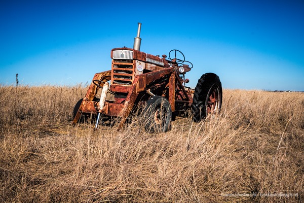 Abandoned International 460 Tractor